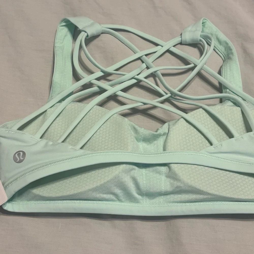 Lululemon Women's Mint Sports Bra - Picture 2 of 5